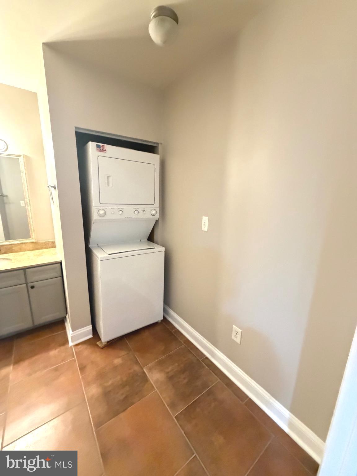 ADDISON HEIGHTS - Residential Lease