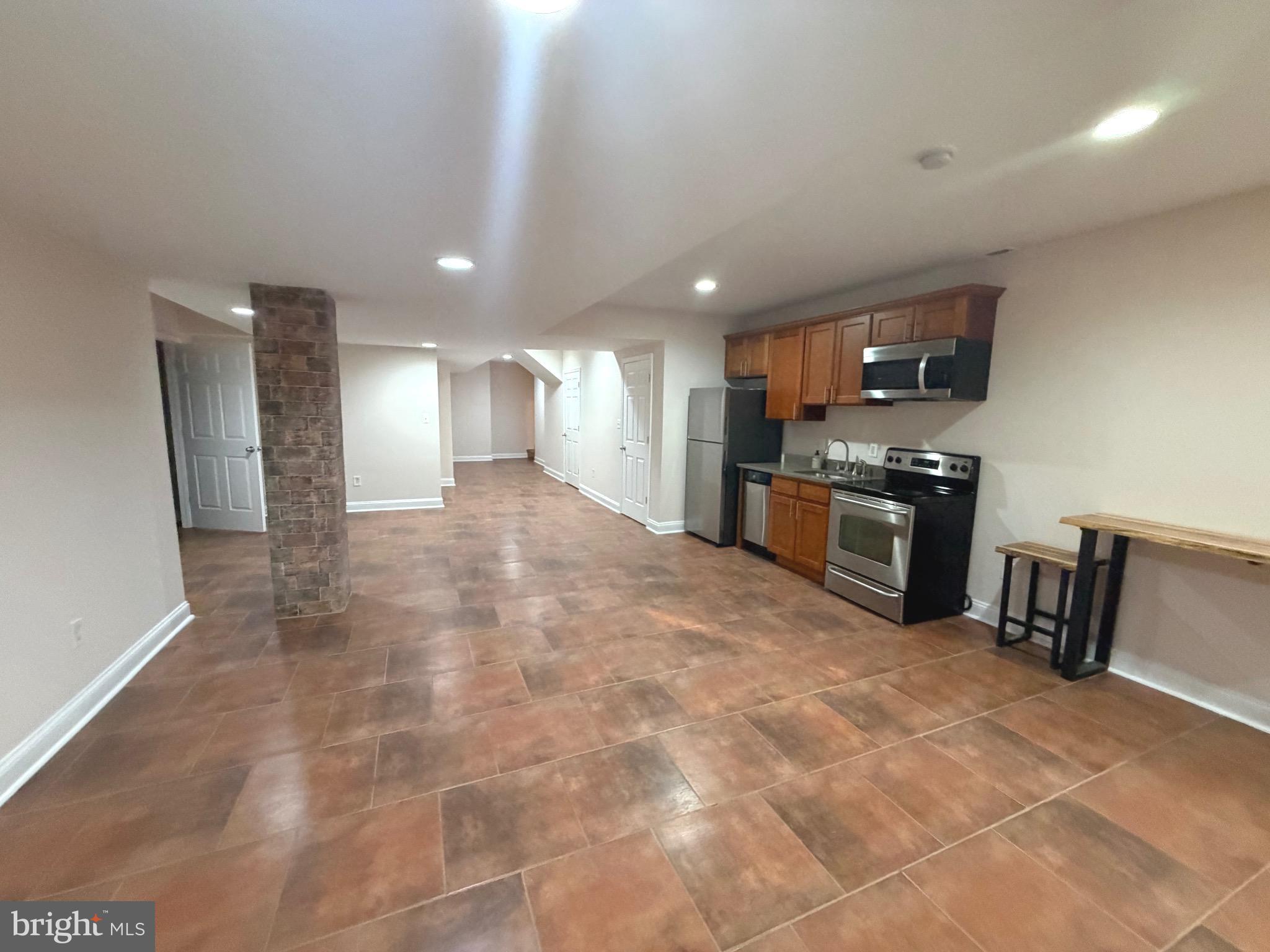 ADDISON HEIGHTS - Residential Lease