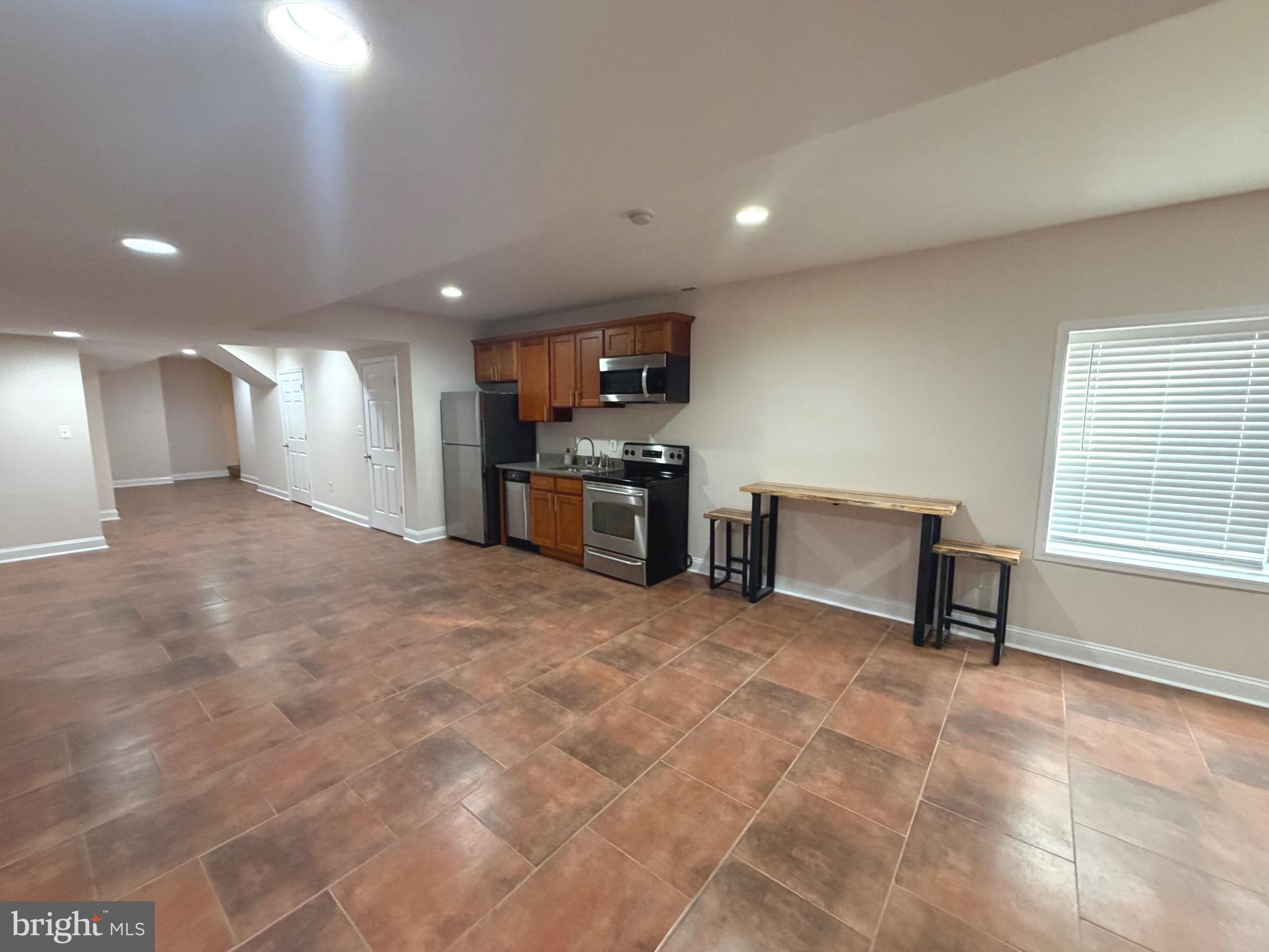 ADDISON HEIGHTS - Residential Lease