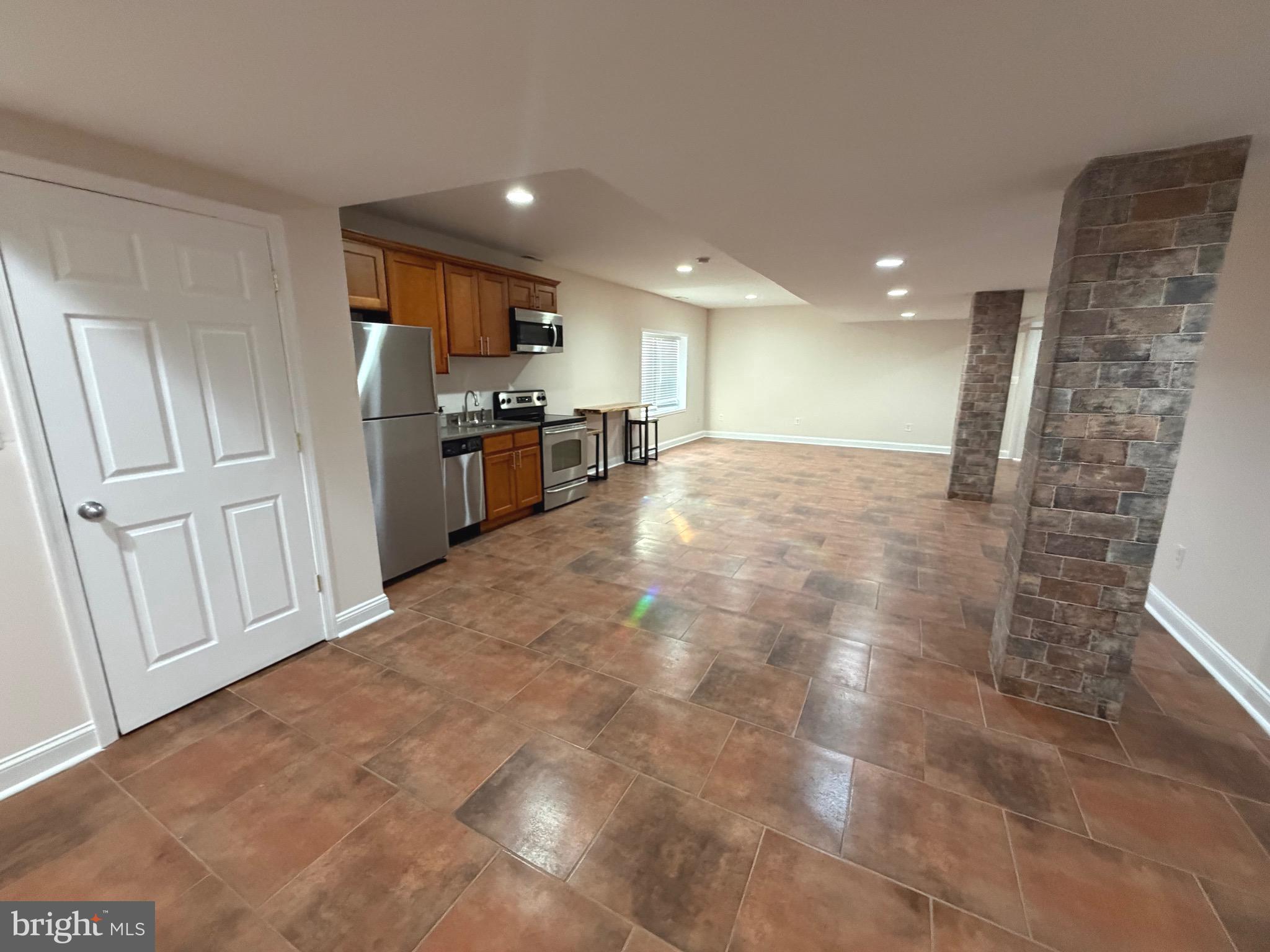 ADDISON HEIGHTS - Residential Lease