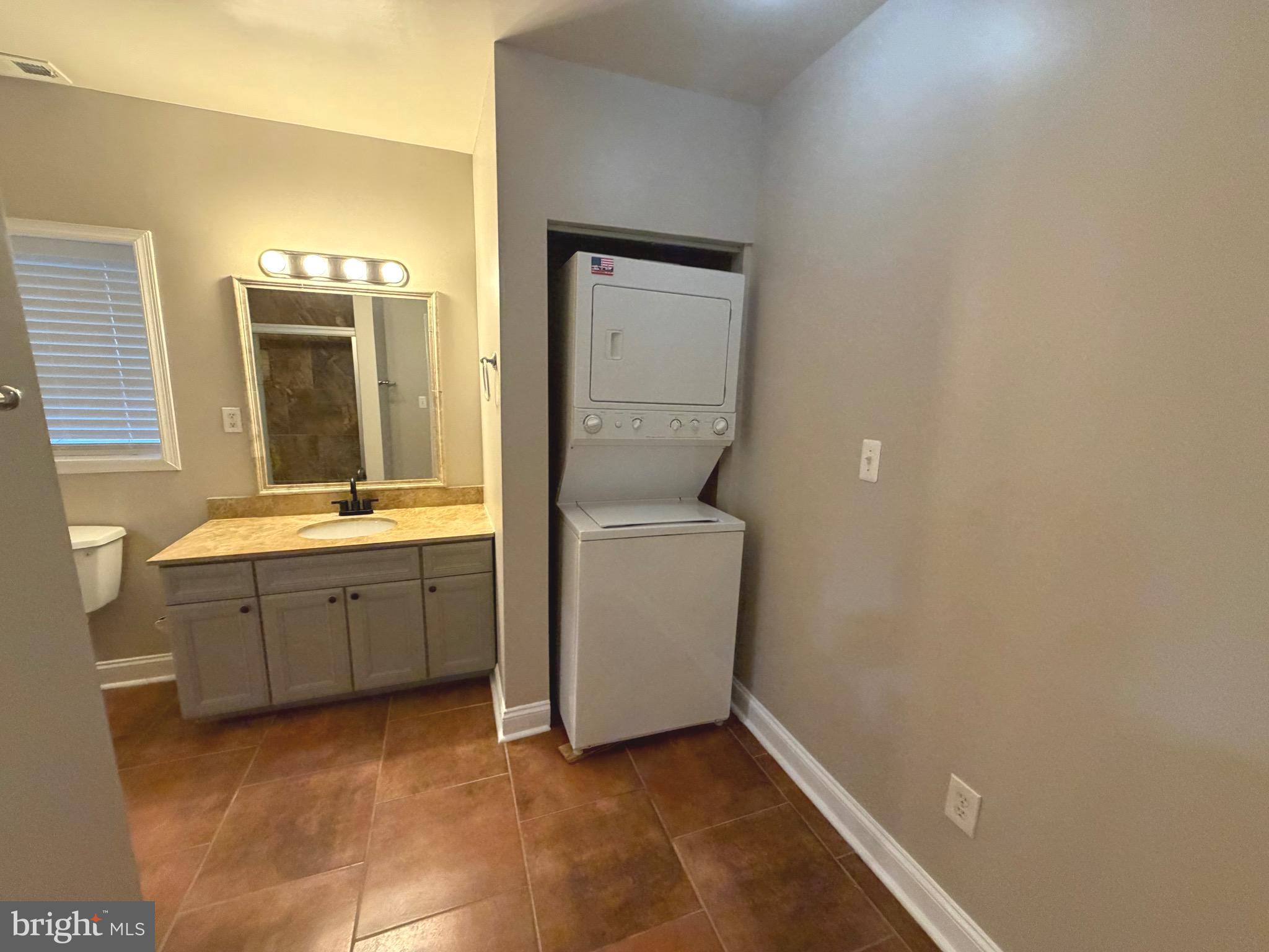 ADDISON HEIGHTS - Residential Lease