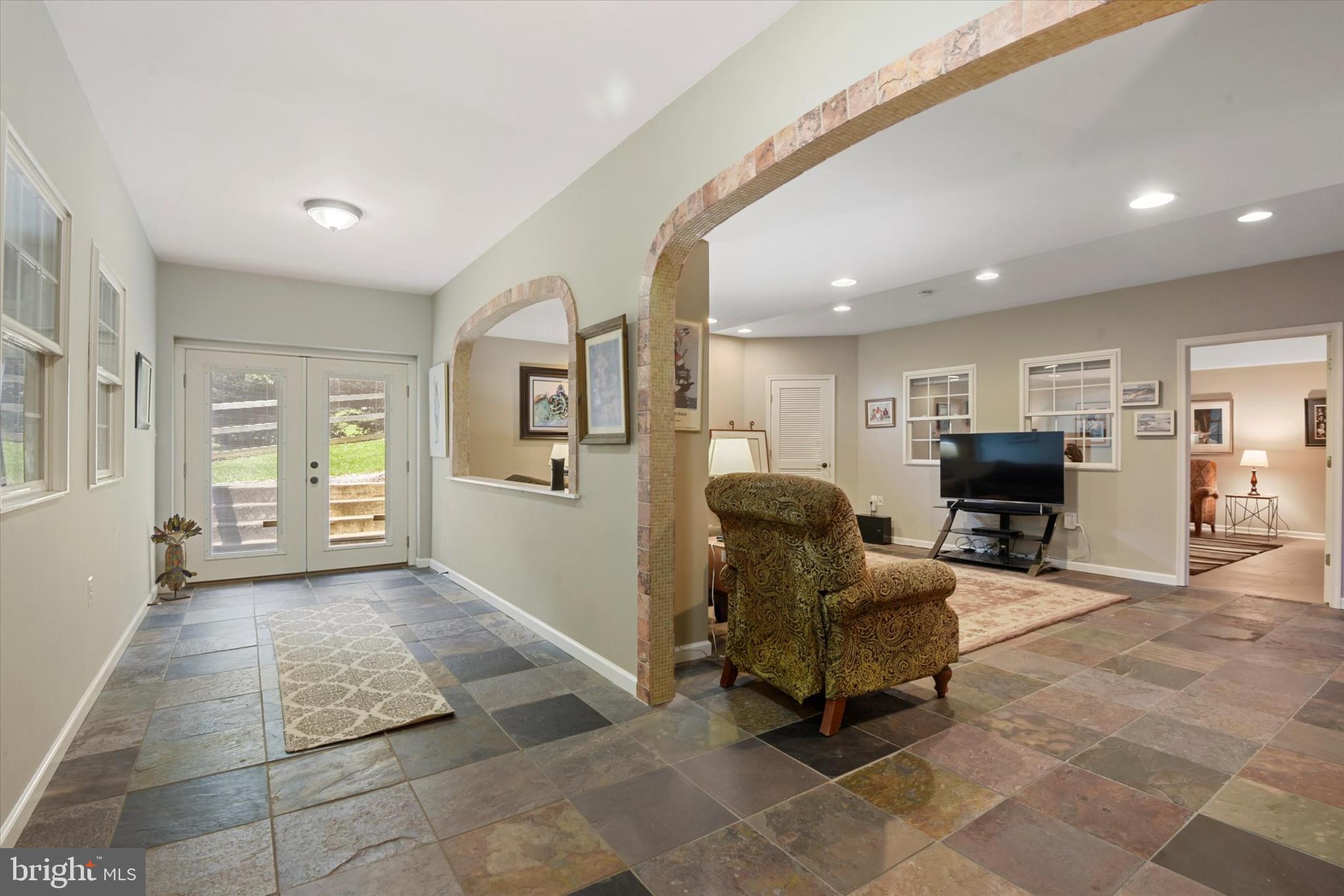 SHERLOCK HOLMES ESTATES - Residential