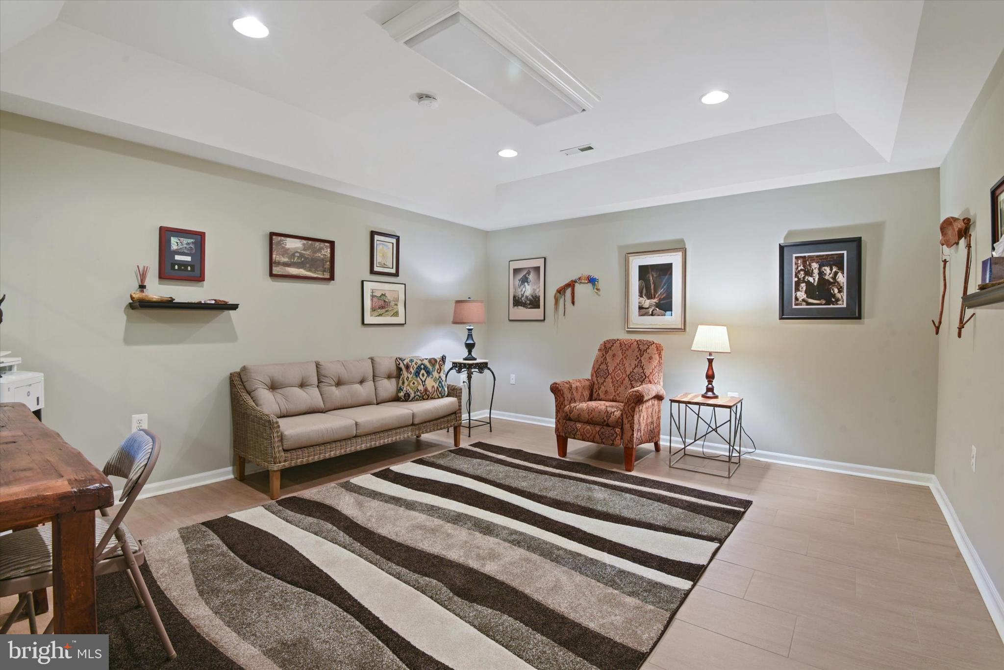 SHERLOCK HOLMES ESTATES - Residential