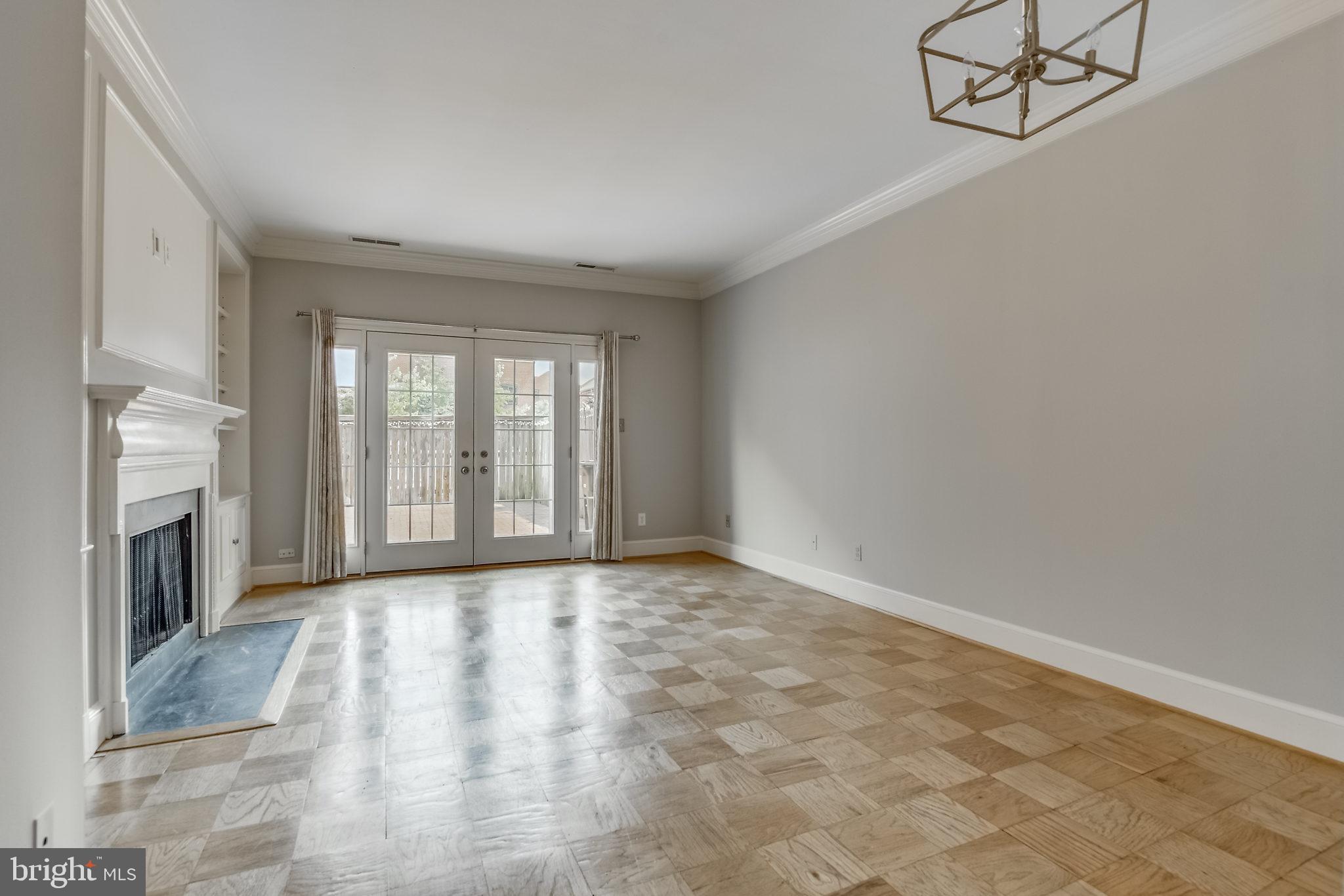 TOBACCO QUAY - Residential Lease