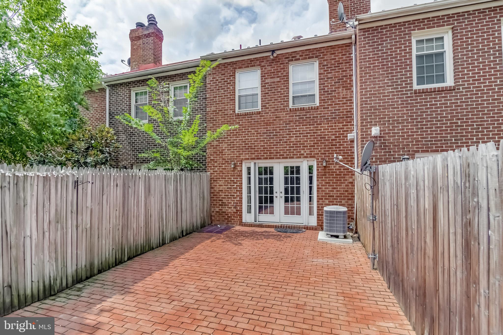 TOBACCO QUAY - Residential Lease