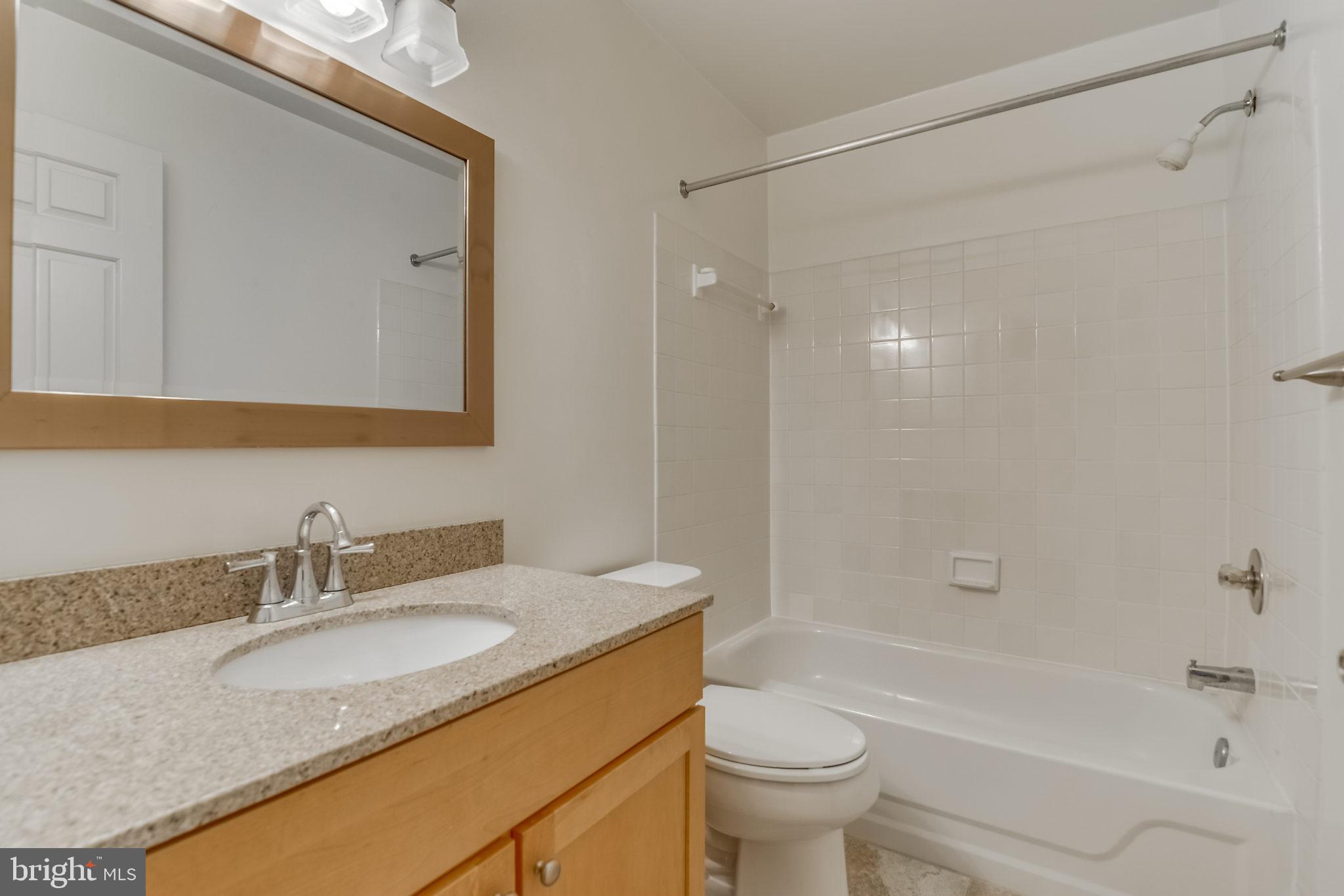 TOBACCO QUAY - Residential Lease