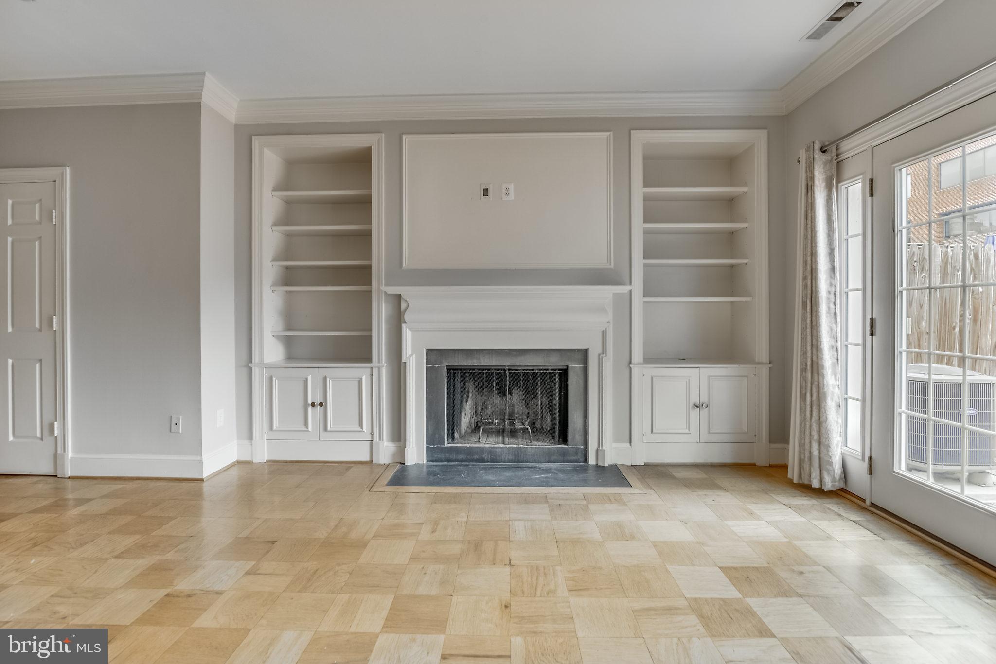 TOBACCO QUAY - Residential Lease