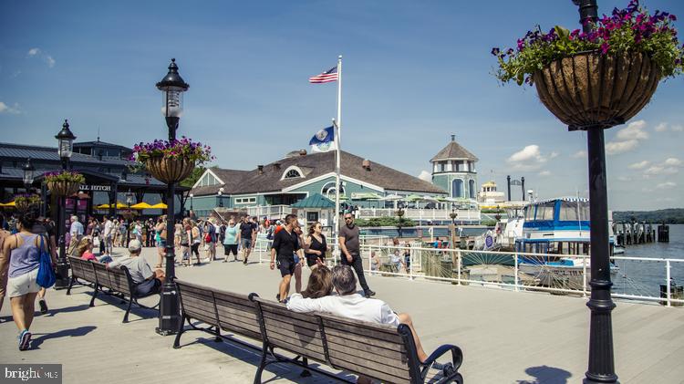 TOBACCO QUAY - Residential Lease