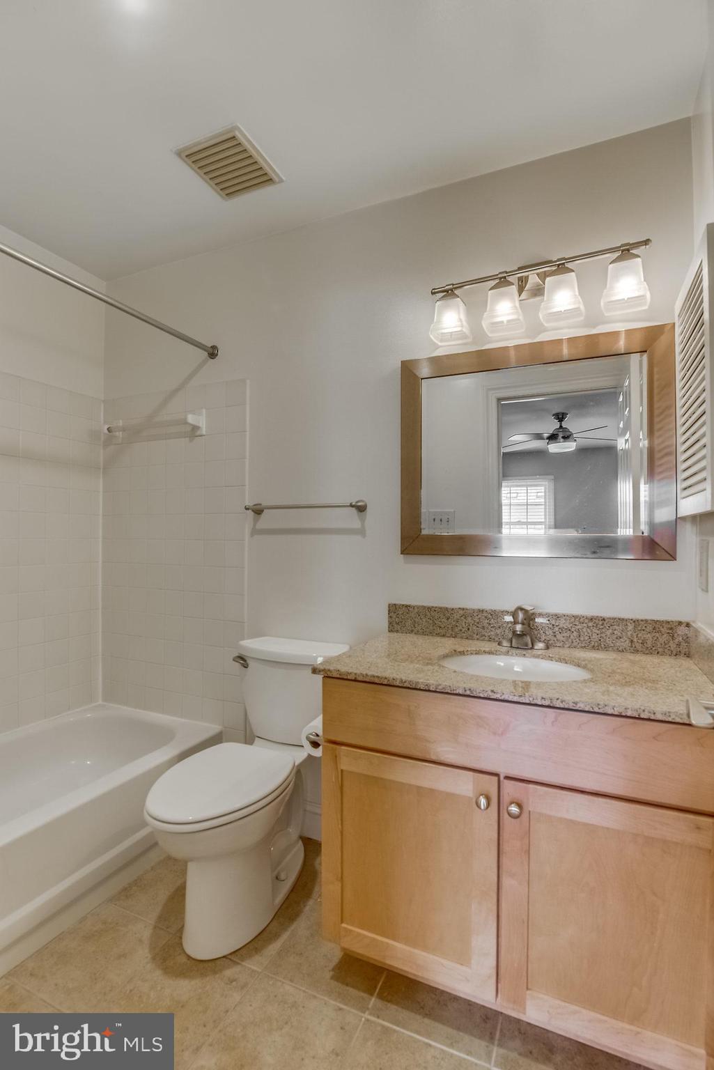 TOBACCO QUAY - Residential Lease