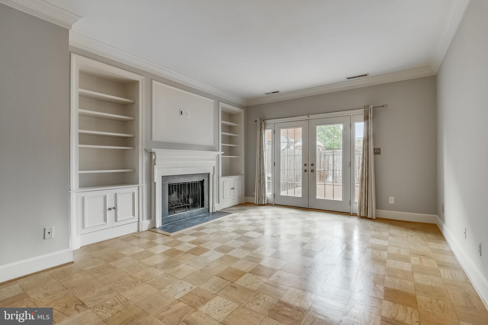 TOBACCO QUAY - Residential Lease