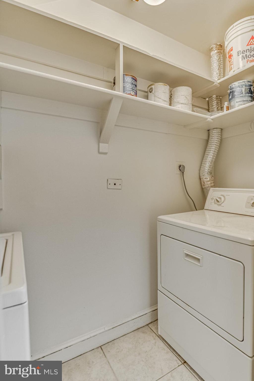 TOBACCO QUAY - Residential Lease