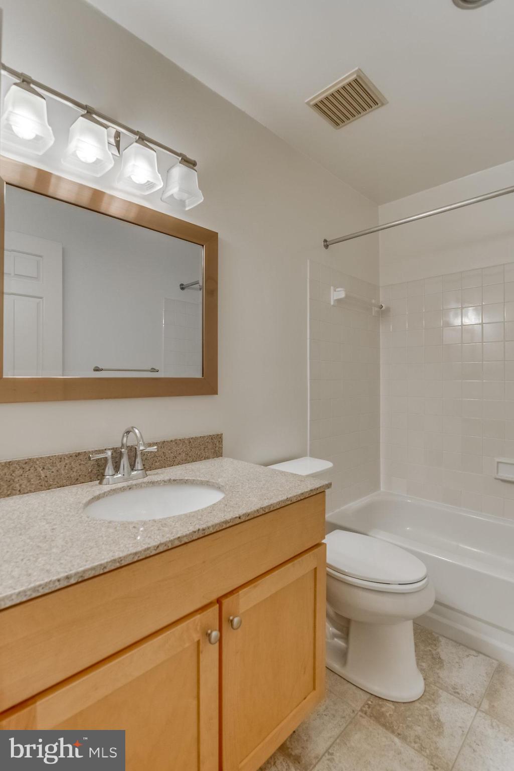 TOBACCO QUAY - Residential Lease