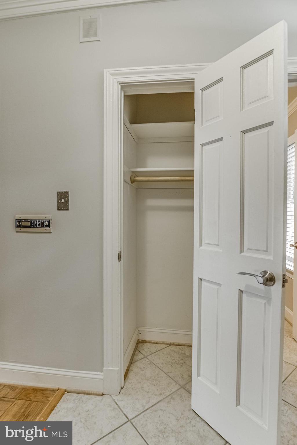 TOBACCO QUAY - Residential Lease