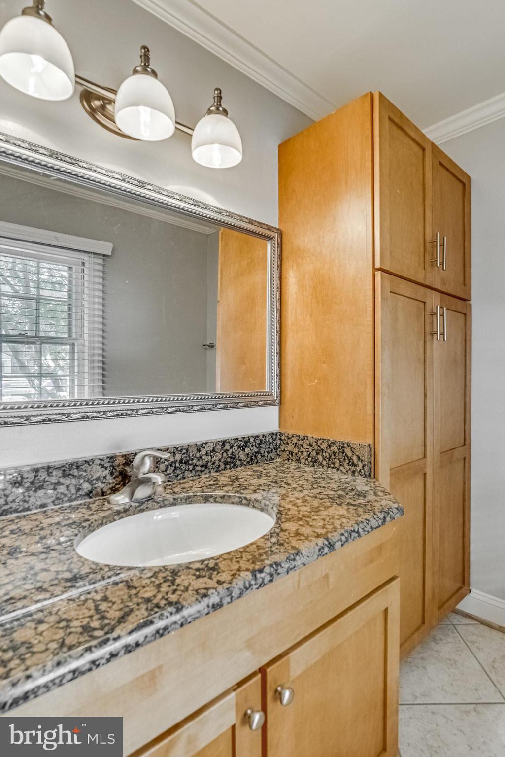 TOBACCO QUAY - Residential Lease