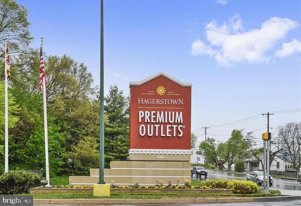 WEST FIELDS - Residential