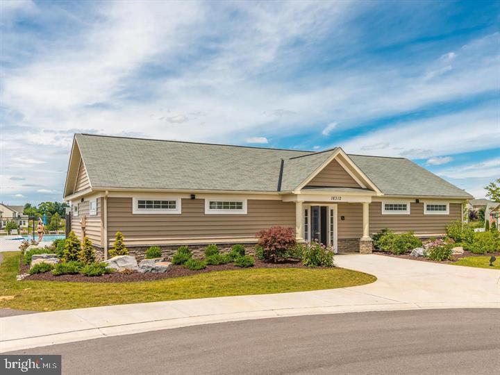 WEST FIELDS - Residential