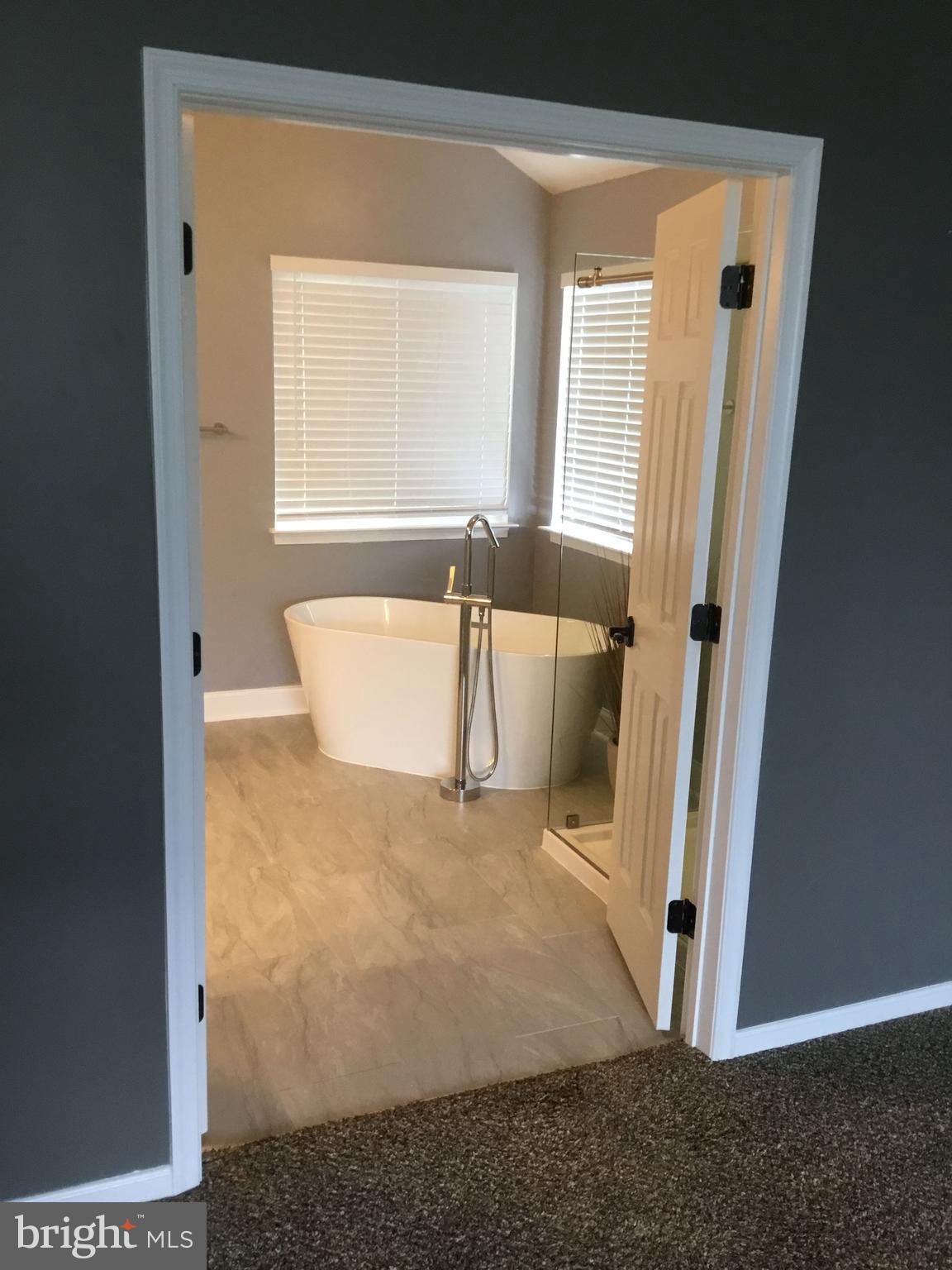 OLD WATERFORD KNOLL - Residential Lease