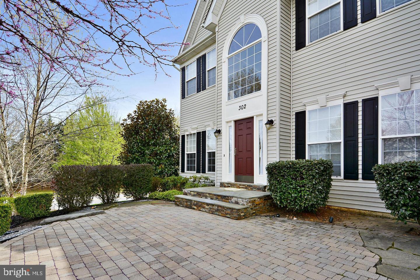 OLD WATERFORD KNOLL - Residential Lease