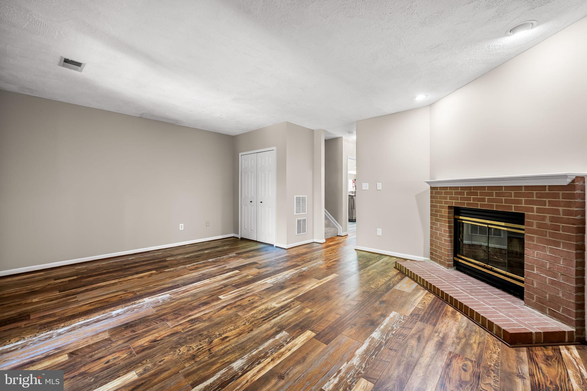 HUNTERS RUN - Residential