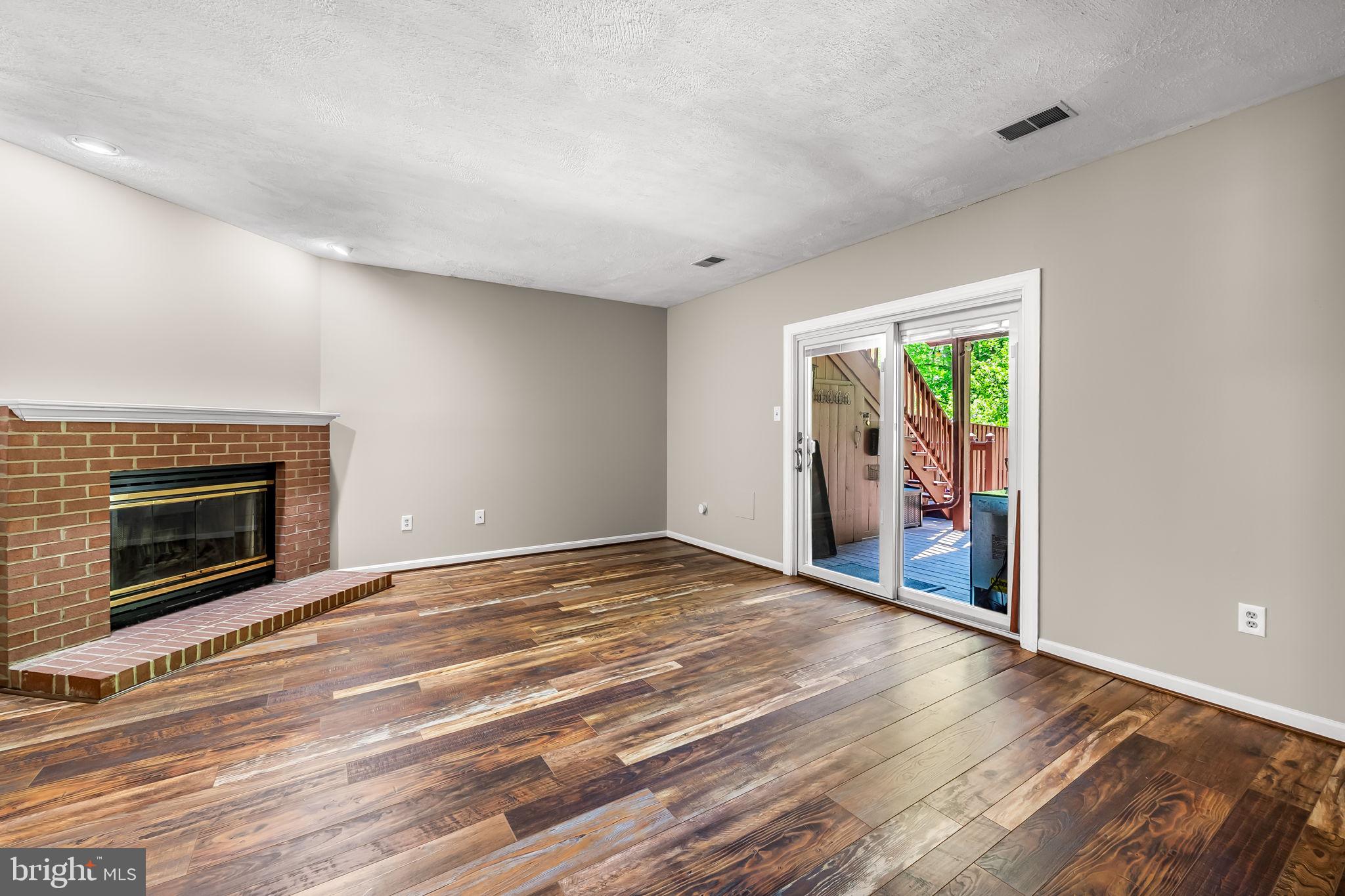 HUNTERS RUN - Residential