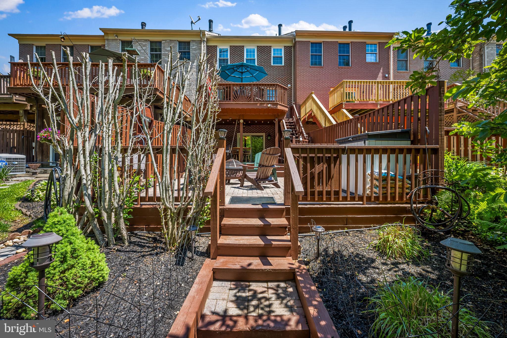 HUNTERS RUN - Residential