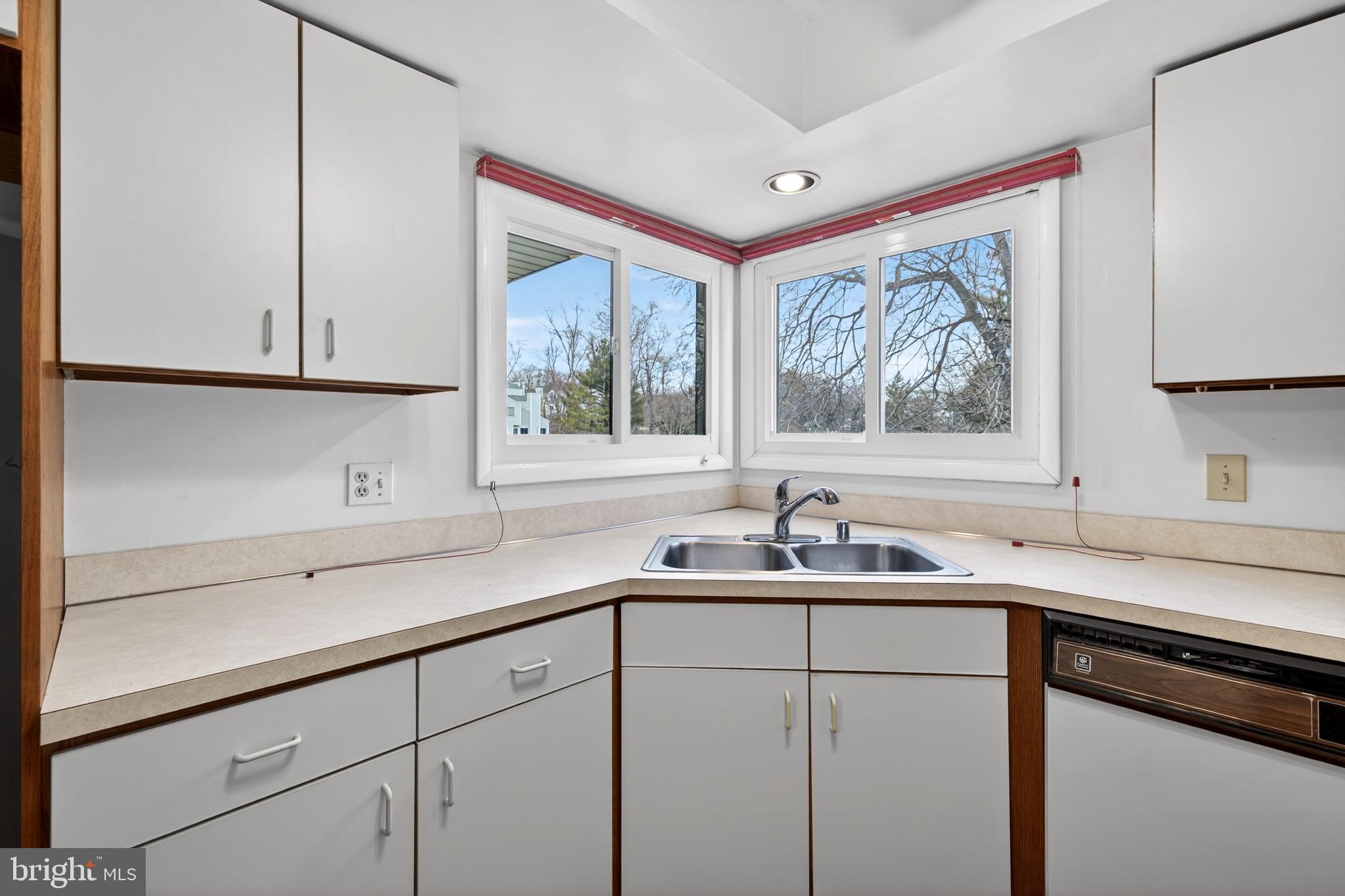 CREEKSIDE - Residential