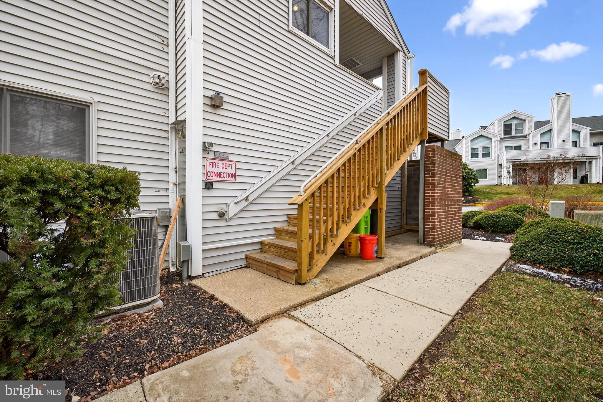 CREEKSIDE - Residential