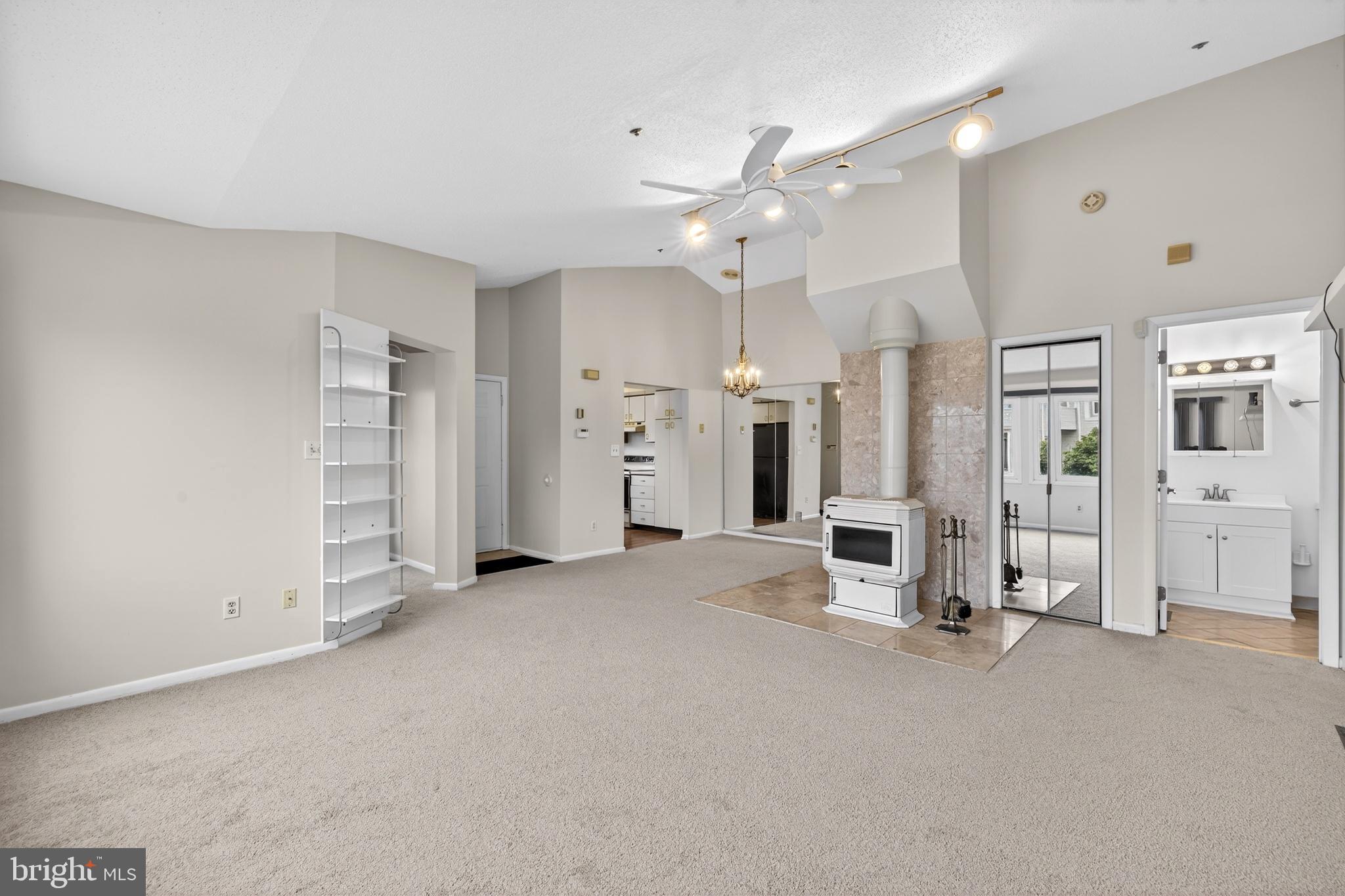 CREEKSIDE - Residential