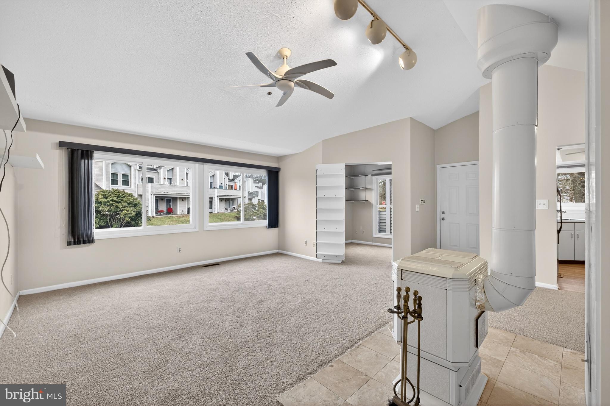 CREEKSIDE - Residential