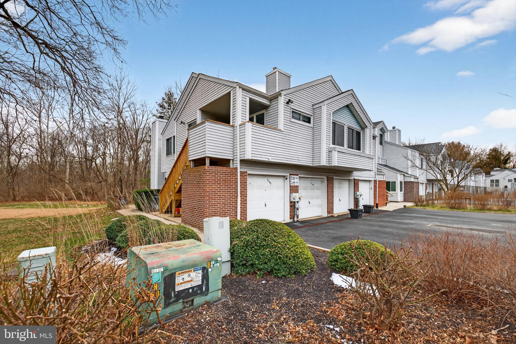 2101 CREEKSIDE DRIVE 33