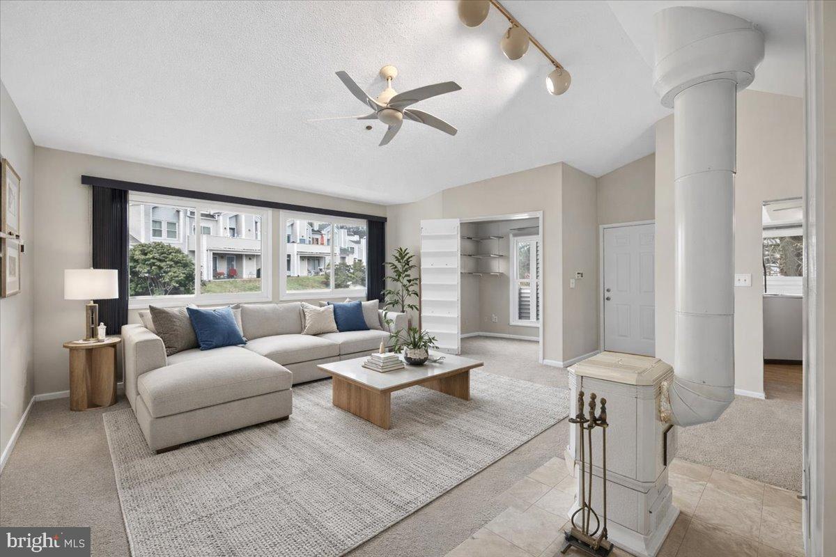 CREEKSIDE - Residential