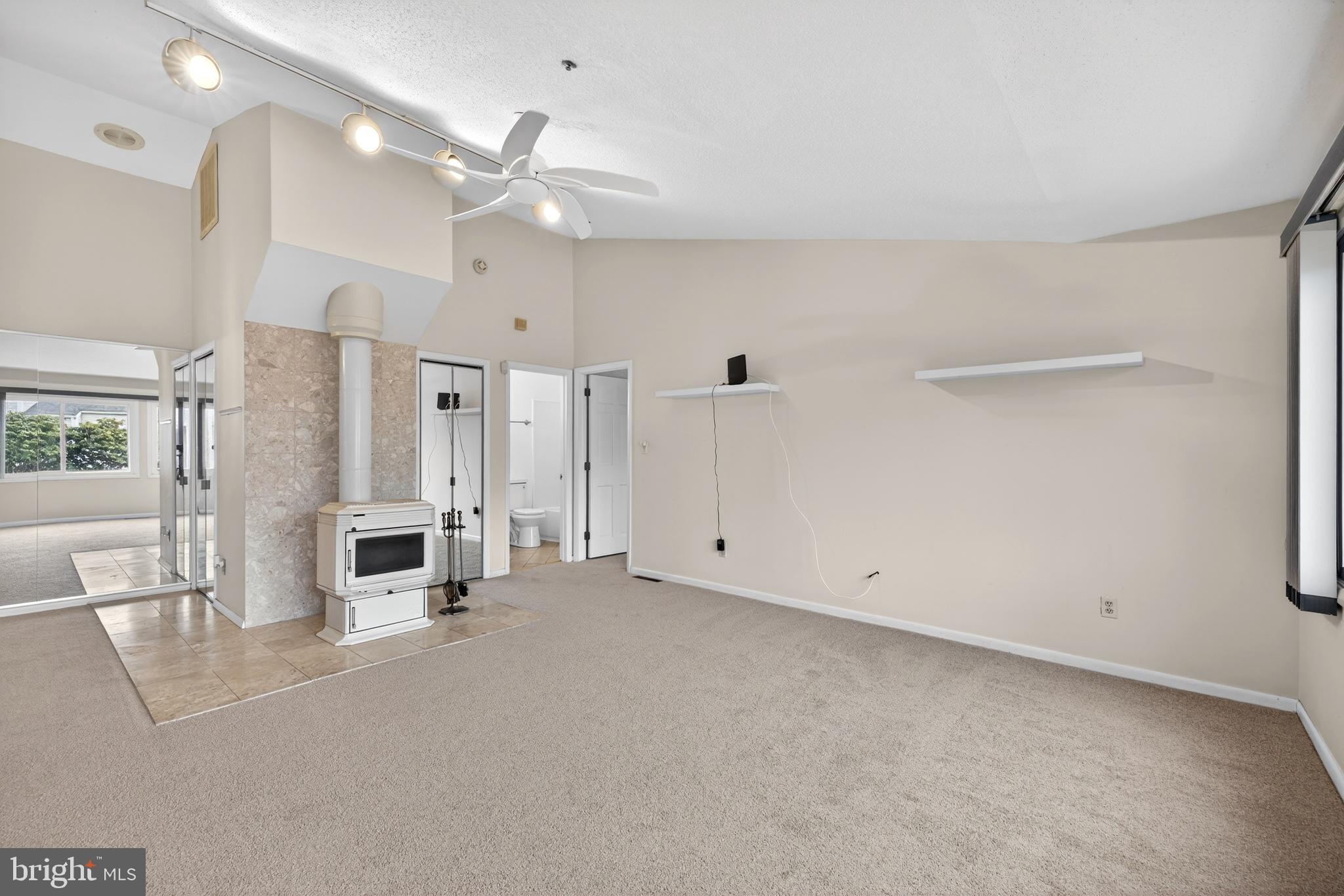 CREEKSIDE - Residential