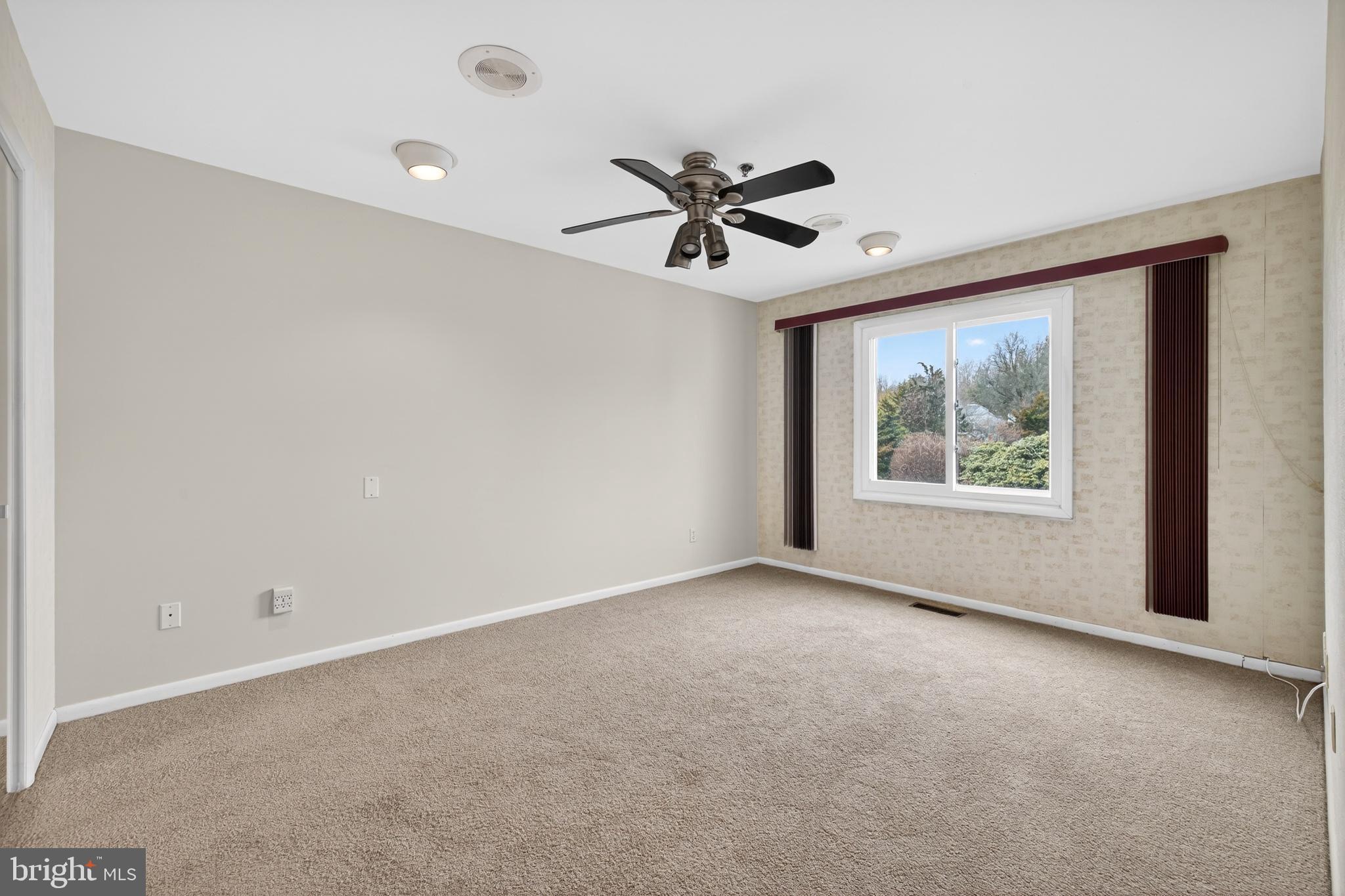 CREEKSIDE - Residential