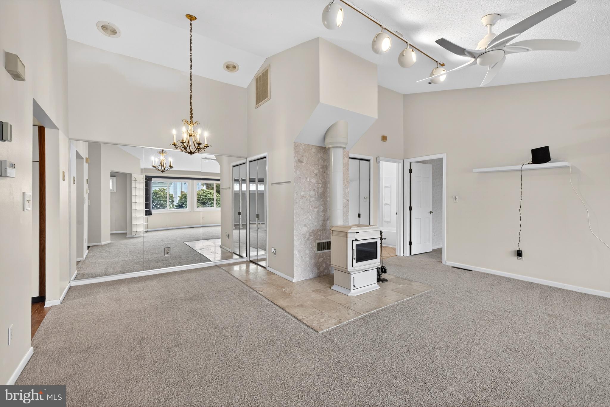 CREEKSIDE - Residential