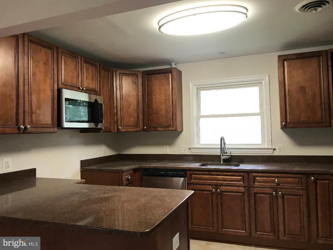 BROOKLAND ESTATES - Residential Lease