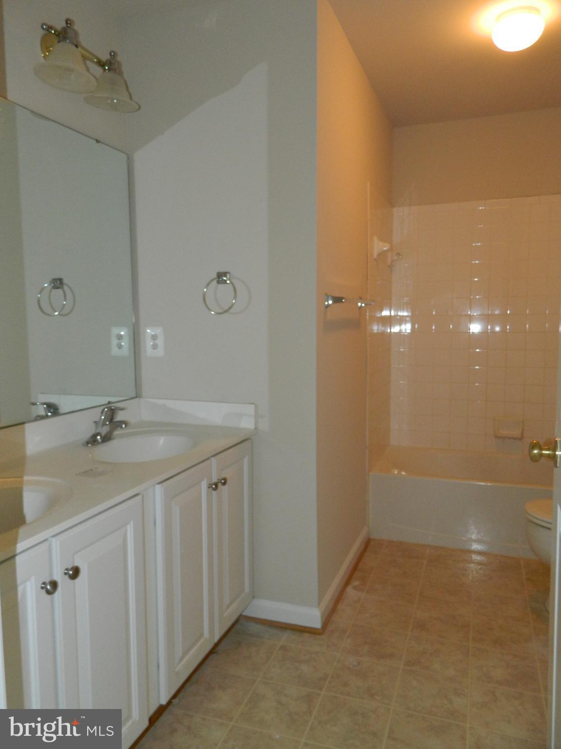 LEE'S PARKE - Residential Lease