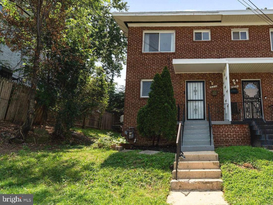 631 HAMPTON DRIVE