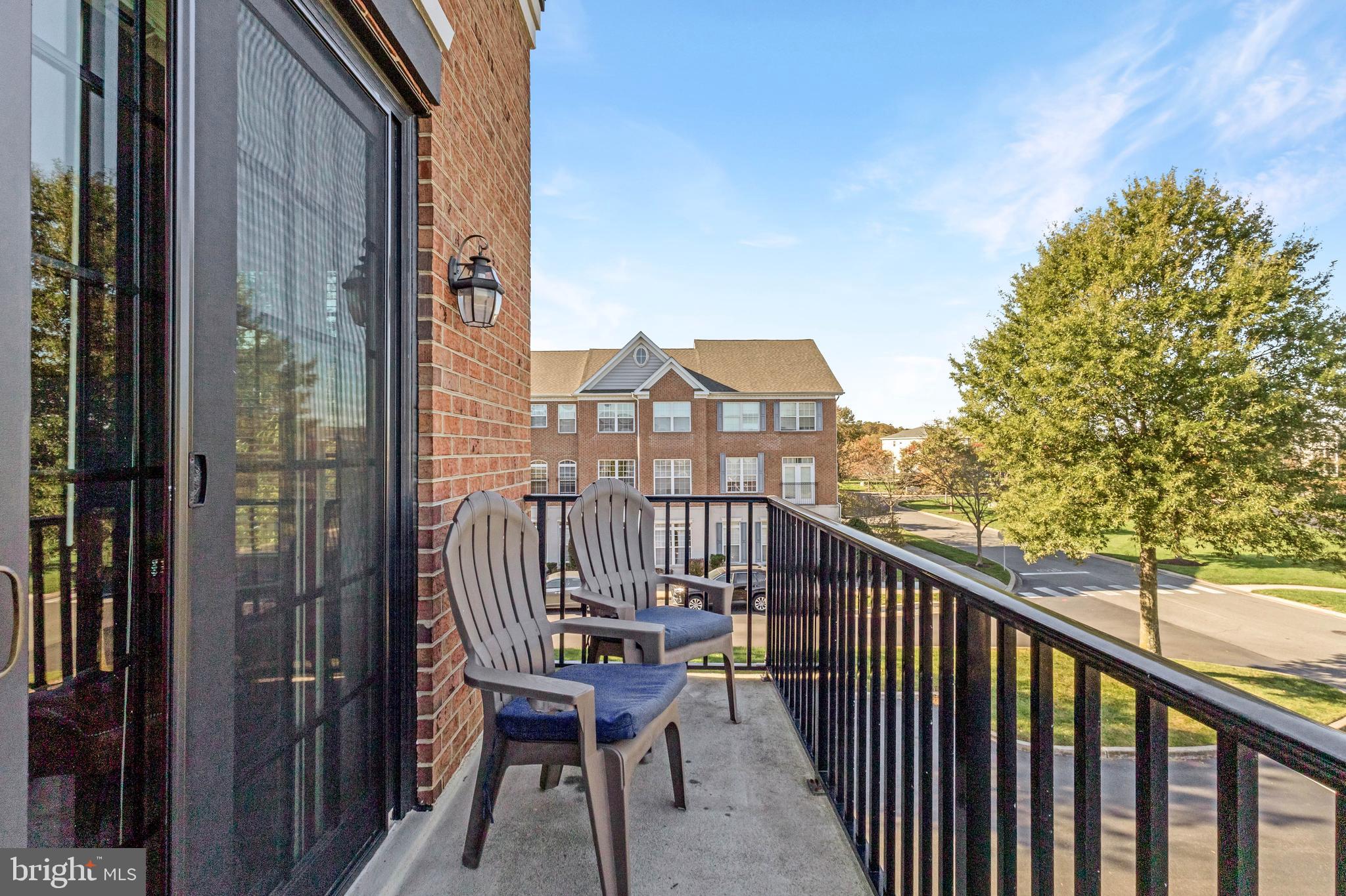 17400 N VILLAGE MAIN BOULEVARD 10