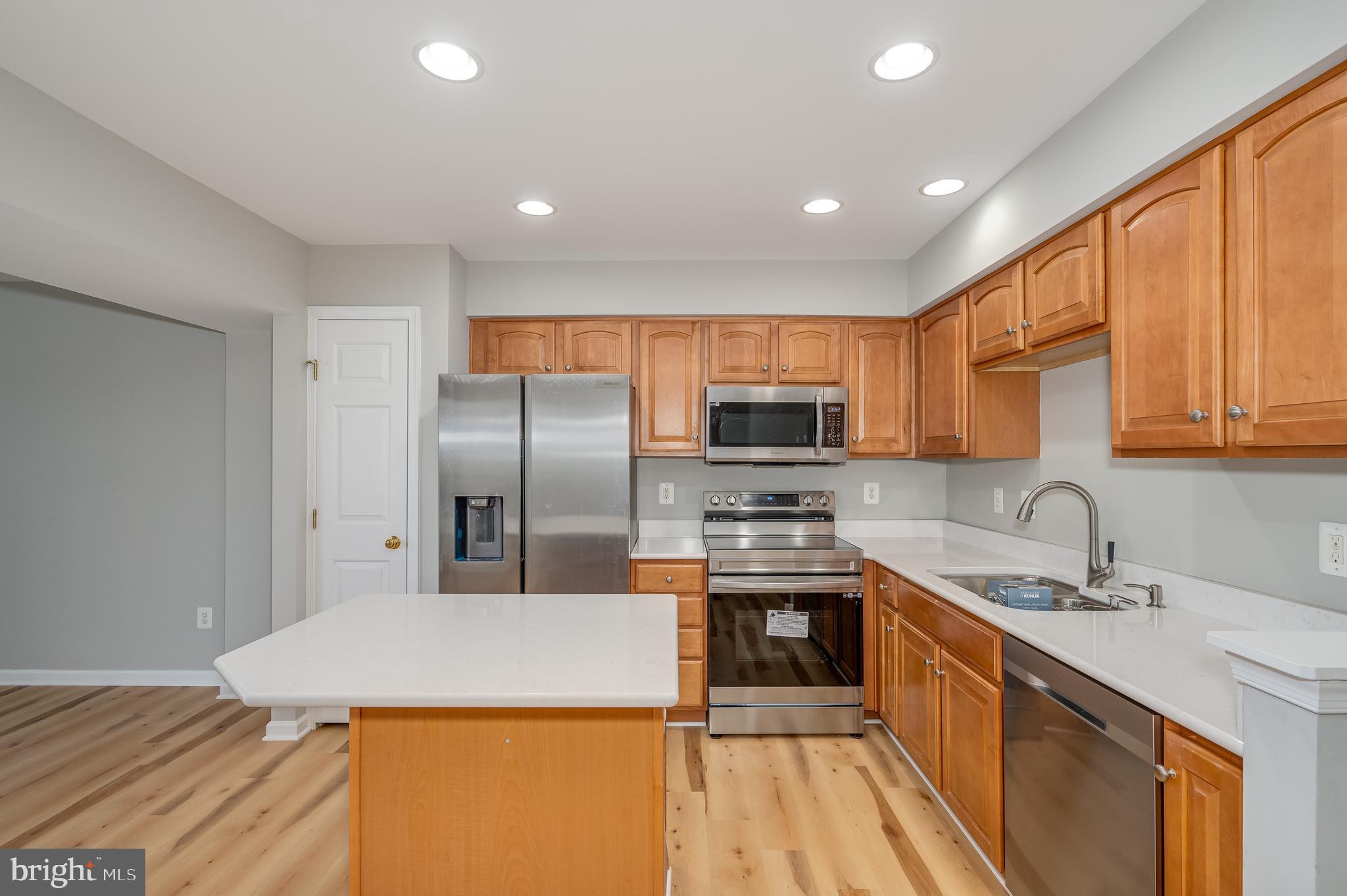 LAKELAND PLACE - Residential