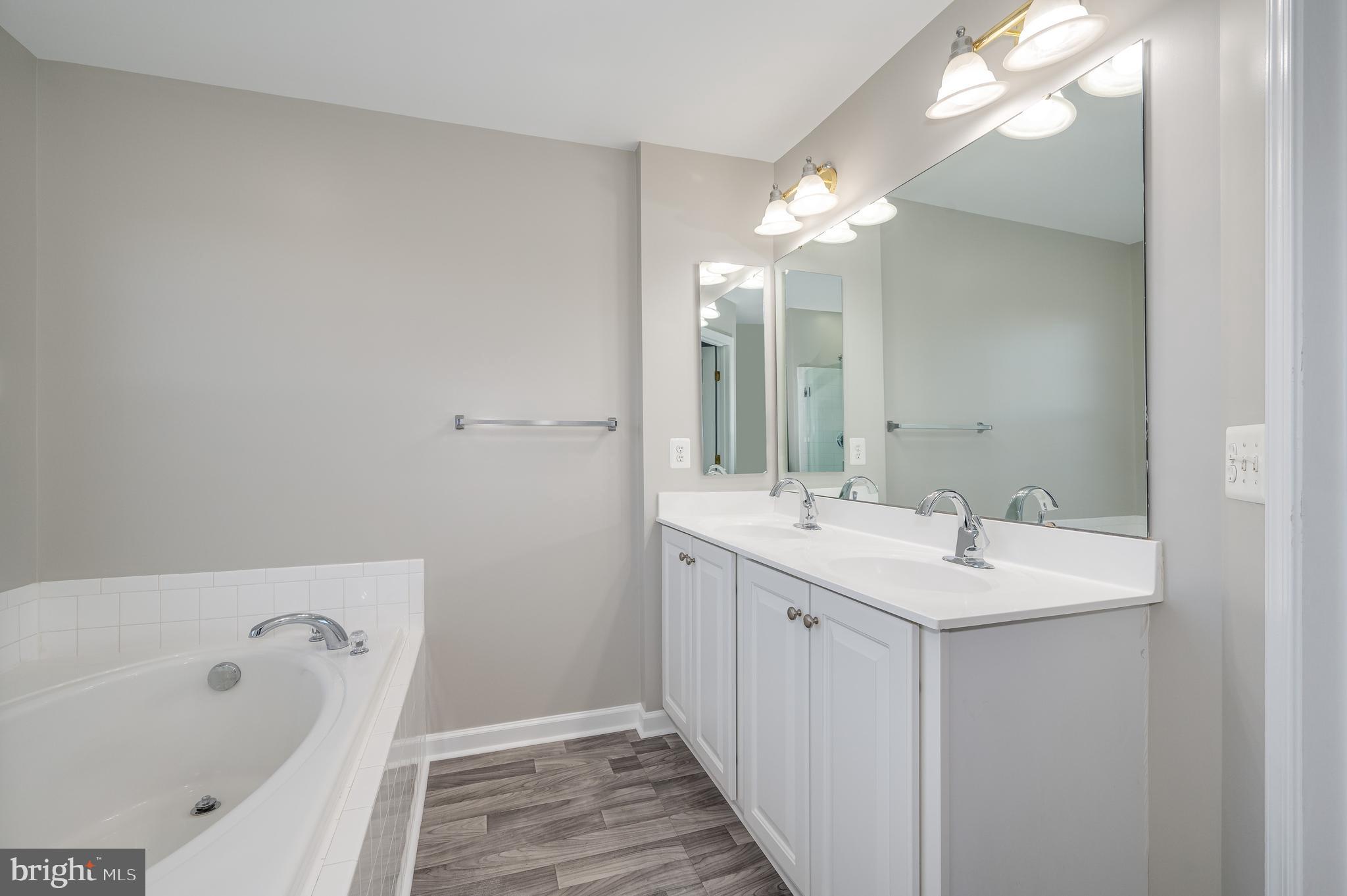 LAKELAND PLACE - Residential