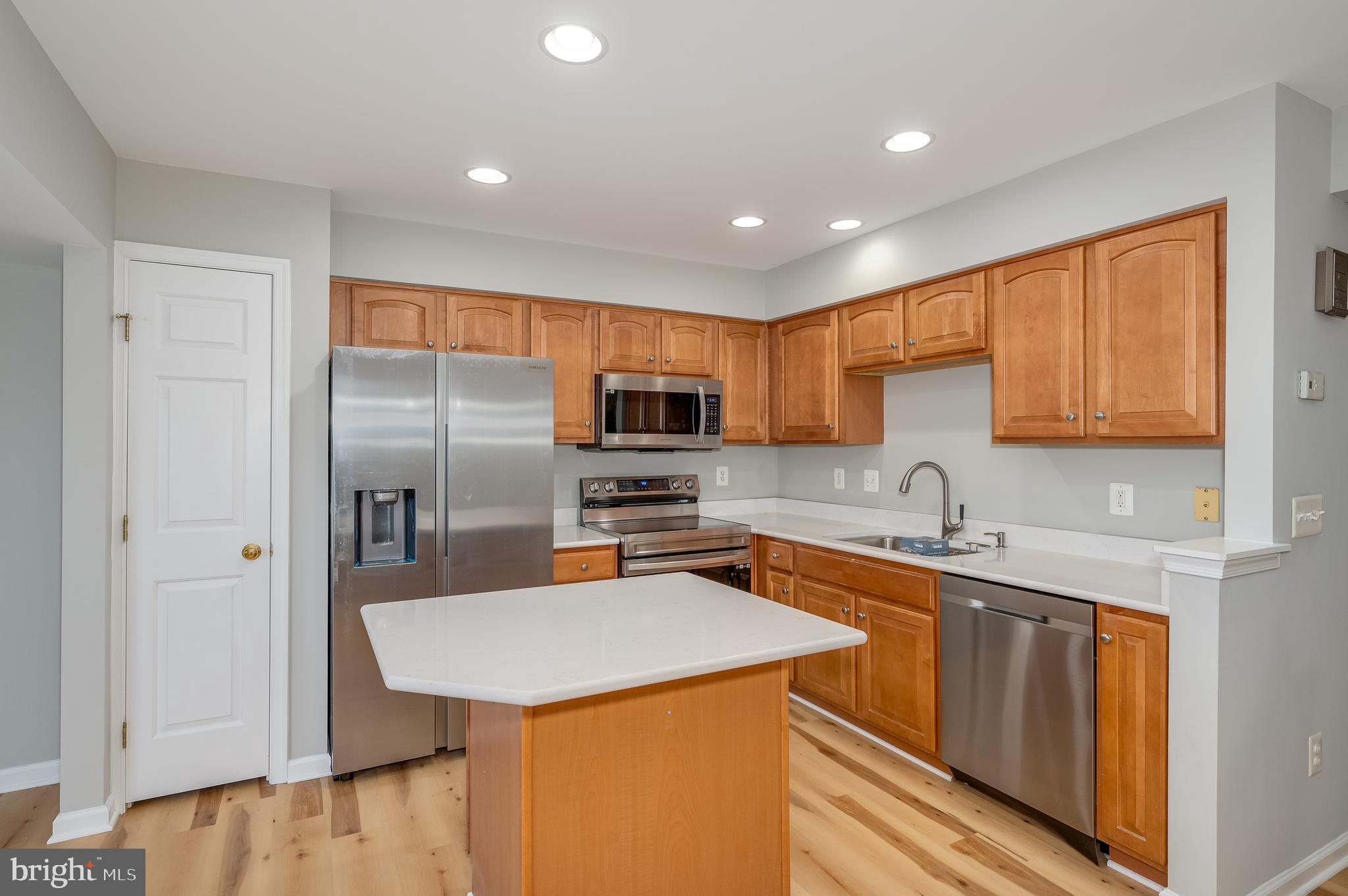 LAKELAND PLACE - Residential