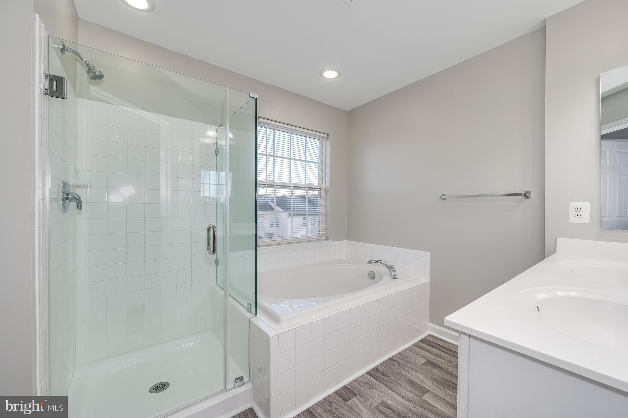 LAKELAND PLACE - Residential