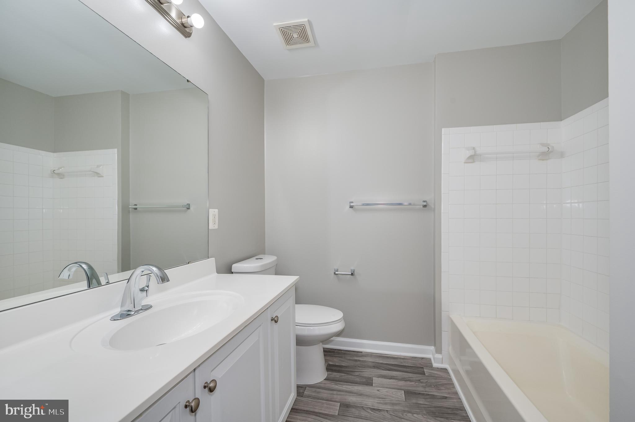 LAKELAND PLACE - Residential