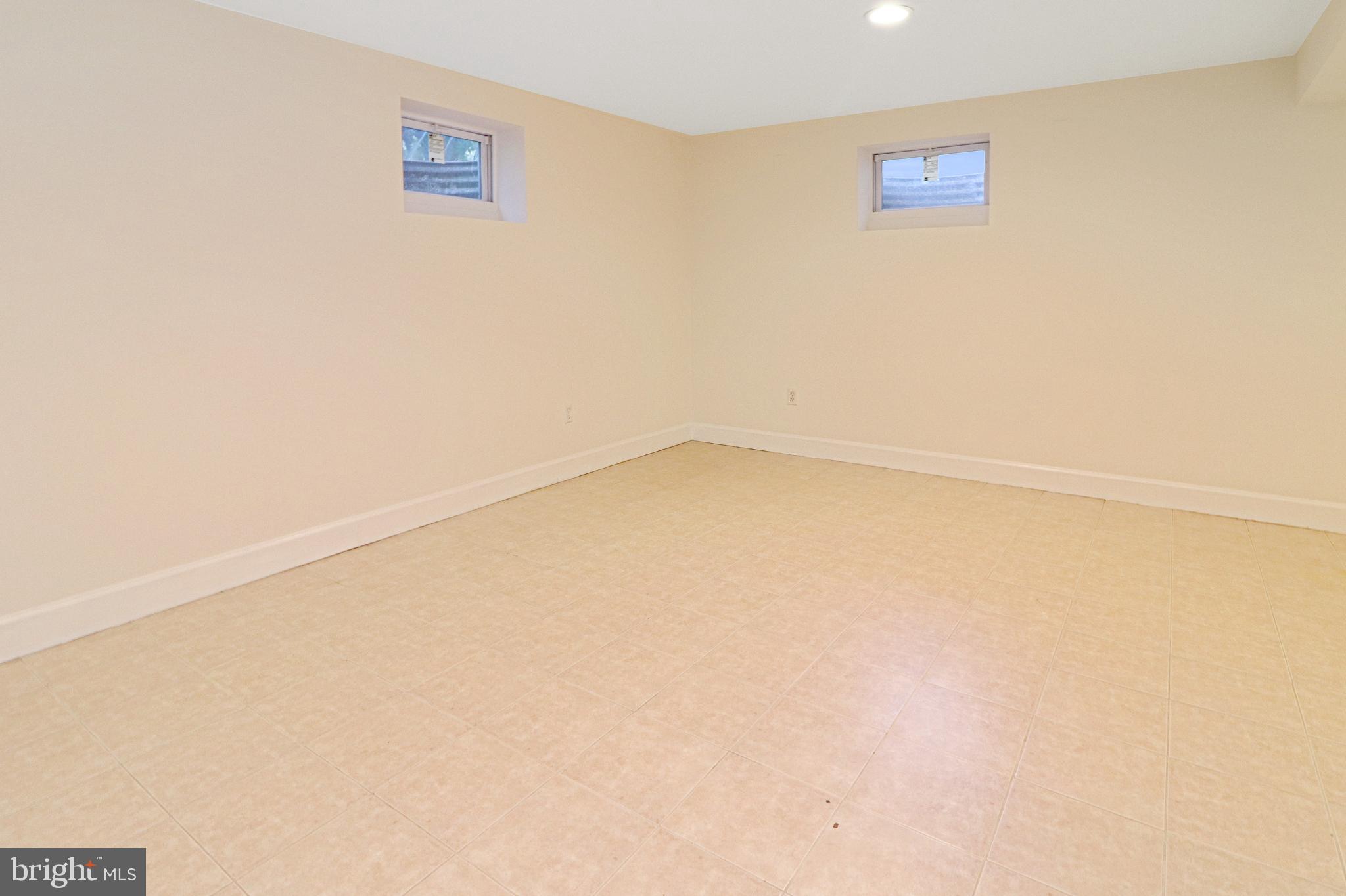 VALEWOOD MANOR - Residential Lease