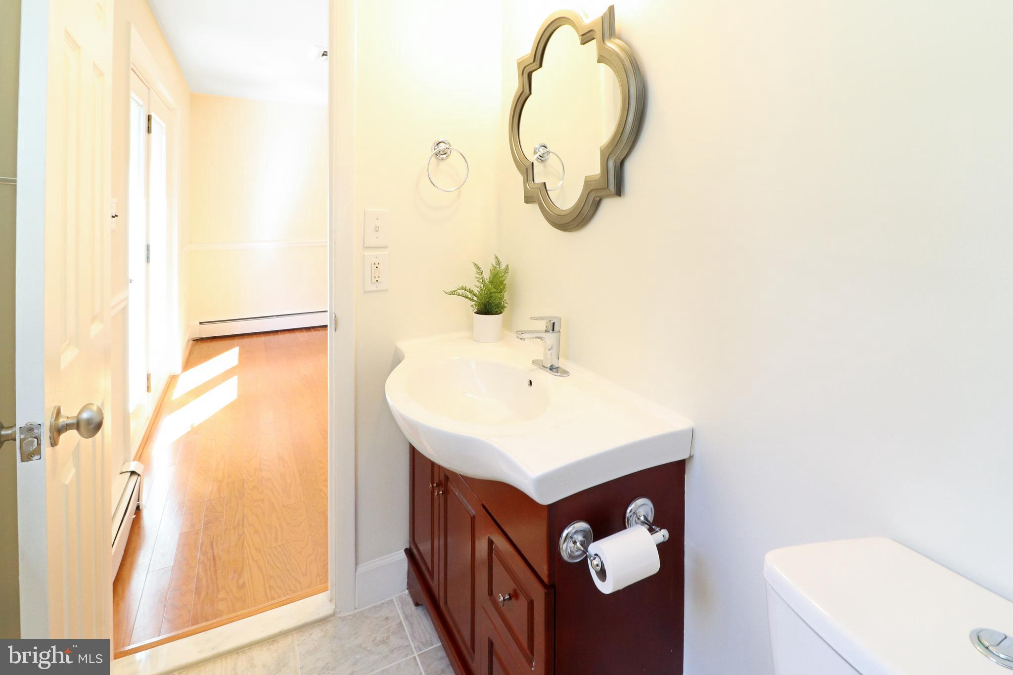 VALEWOOD MANOR - Residential Lease