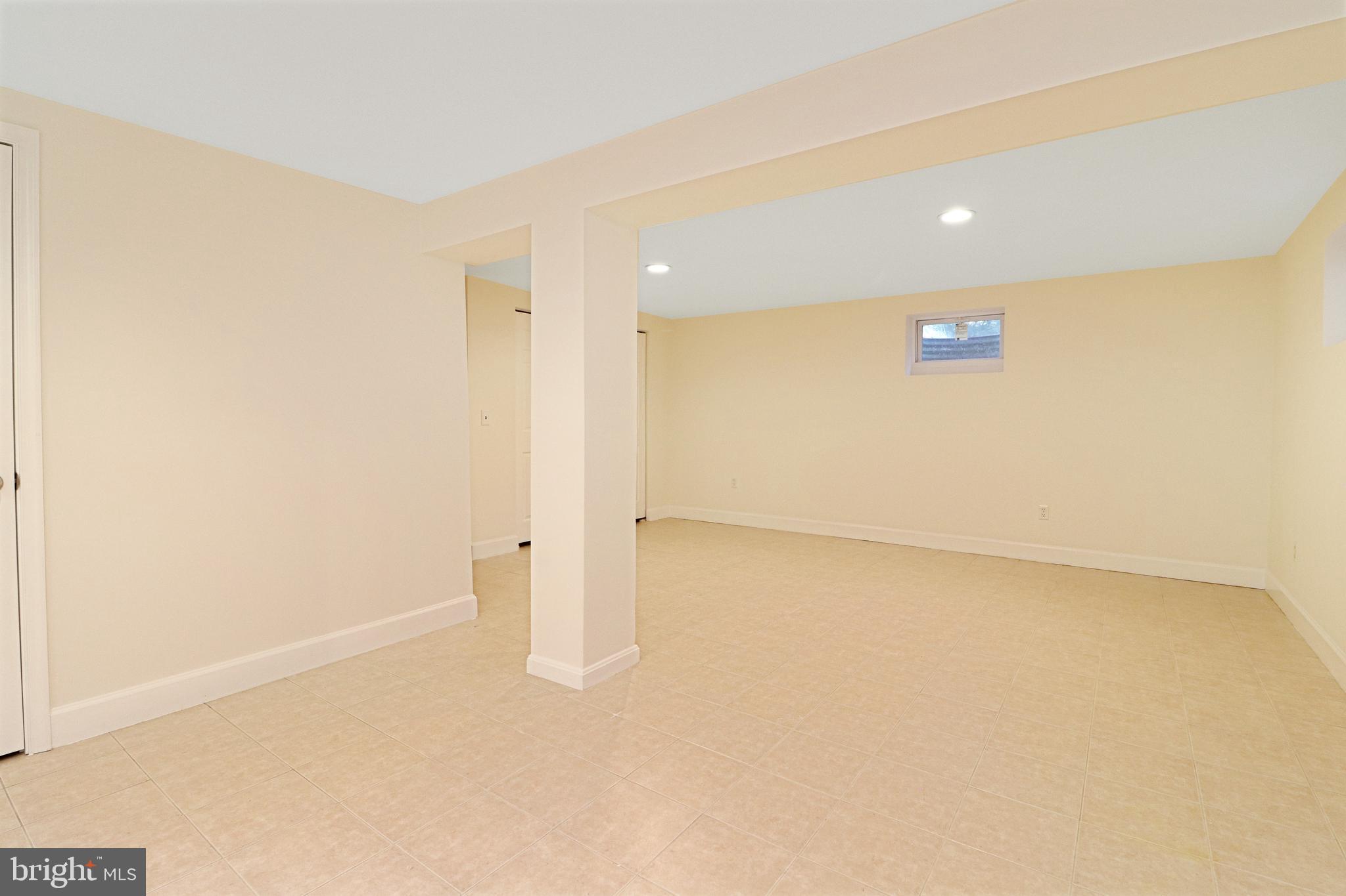 VALEWOOD MANOR - Residential Lease