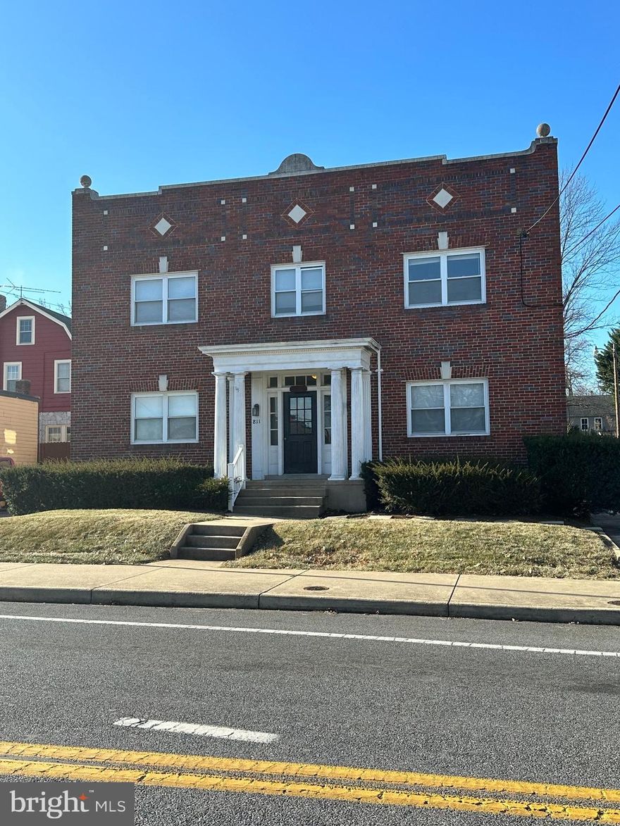 1 bedroom 1 bath 2nd floor apartment now available. Less than 1 block away from Handley High School. Hardwood floors throughout. Water/sewer included, tenant pays electric. Coin op laundry located in finished basement area. Application requried, Apply on listers website or NVAR or VAR rental application with $50 application fee paid by cash or money order, no personal checks. No animals. No smoking.