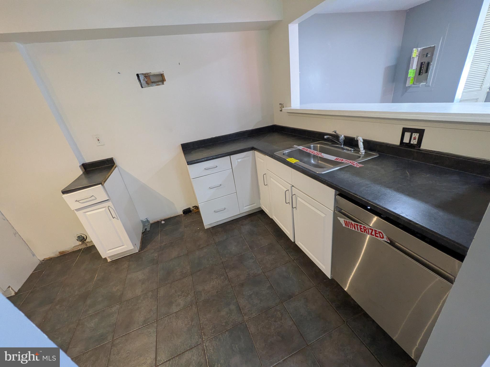 2707 GREENWOOD DRIVE