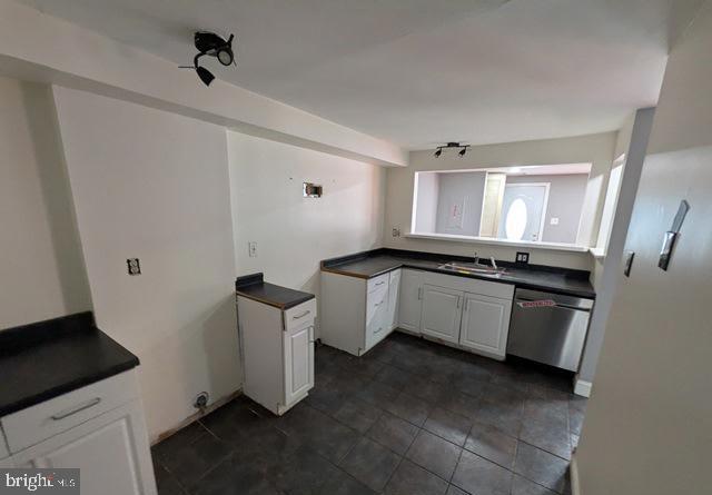 2707 GREENWOOD DRIVE