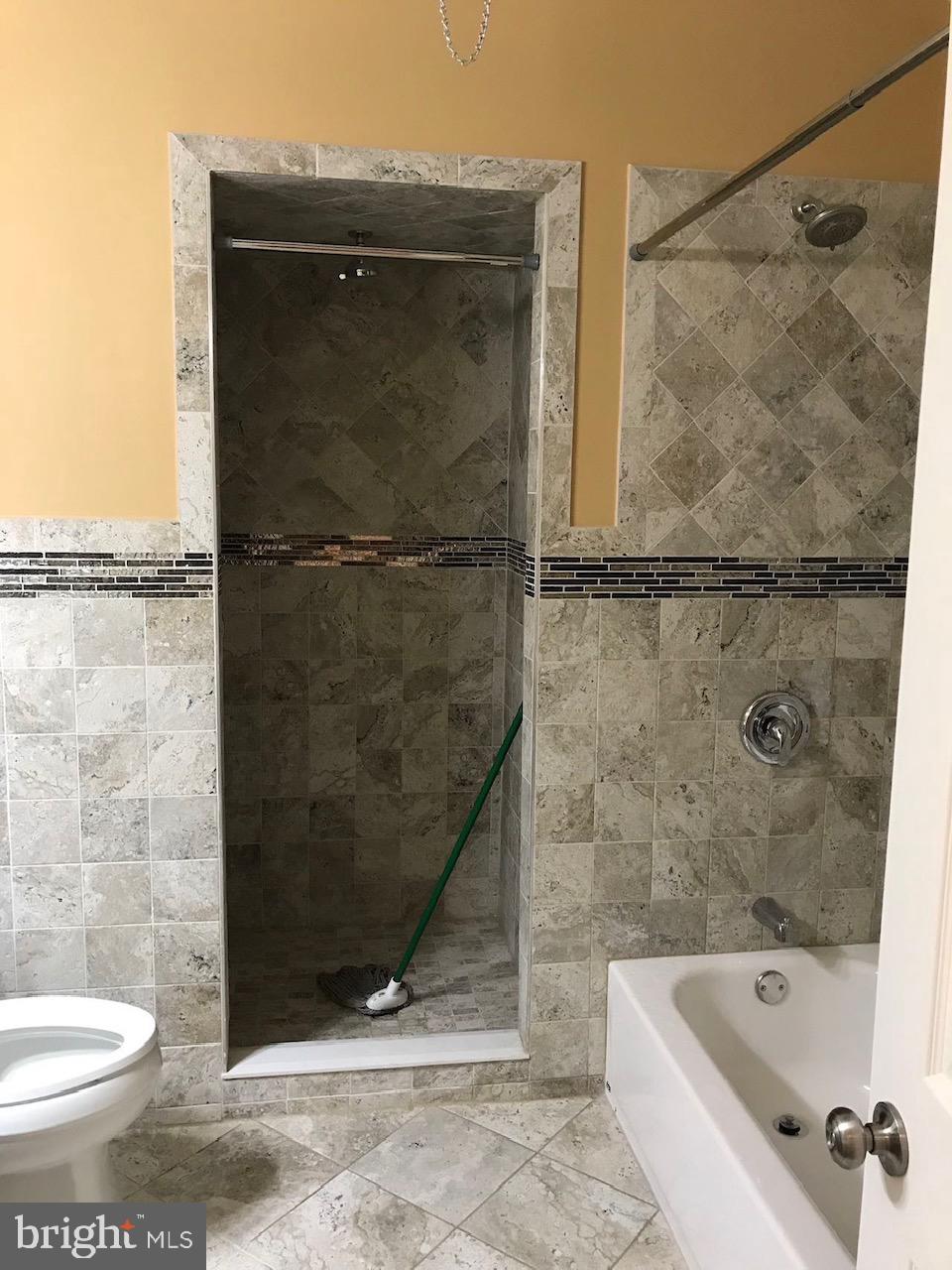 OXFORD CIRCLE - Residential